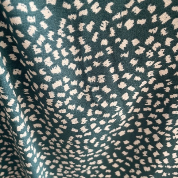 NWT dark green v-neck blouse with long sleeves. - Picture 2 of 8